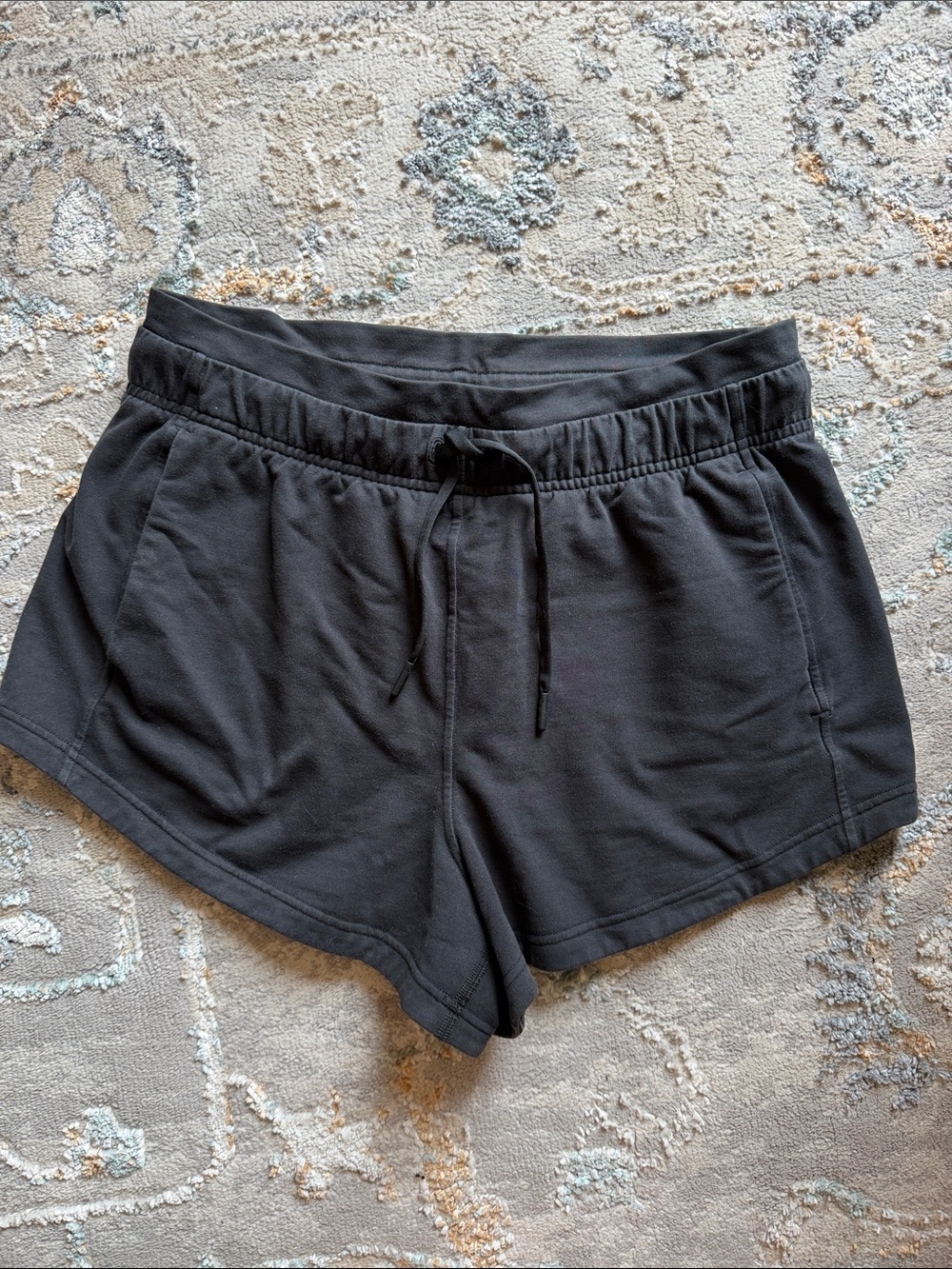 Lululemon inner glow short